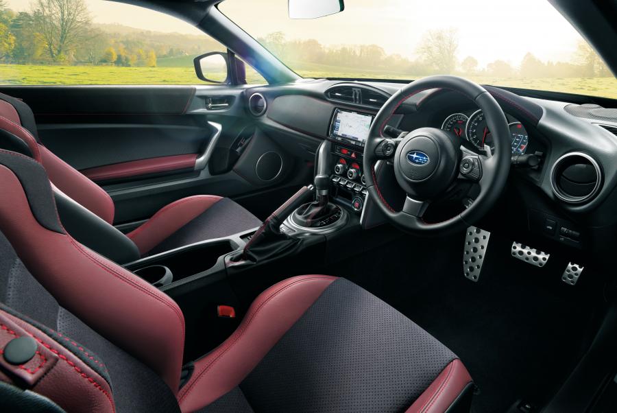 Интерьер Subaru BRZ STI Sport 2017 года  (JP) (фото 21 из 26)